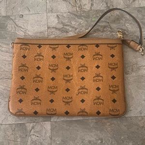 MCM CLUTCH